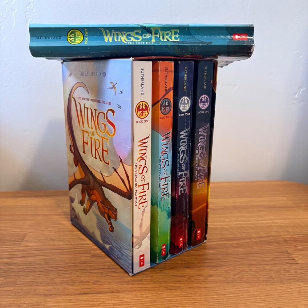 Wings of Fire Books 1-5 Sutherland English Book Paperback (2 is water damaged)